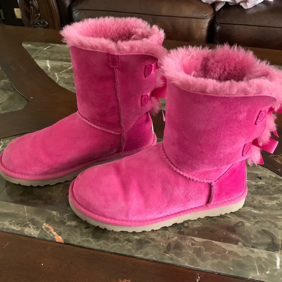 Double bow tie UGG boots - Picture 3 of 3